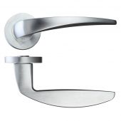 RM040SC - Zoo Hardware Rosso Maniglie 'Cygnus' Lever on Round Rose - Satin Chrome